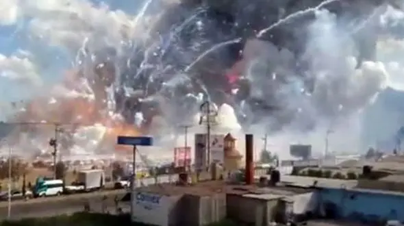 آتش سوزی مهیب و مرگبار در بازار + فیلم لحظات انفجار