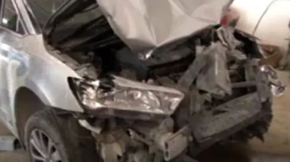 تصادف شدید خودرو با دیوار بیمارستان بخاطر ناشیگری راننده + فیلم