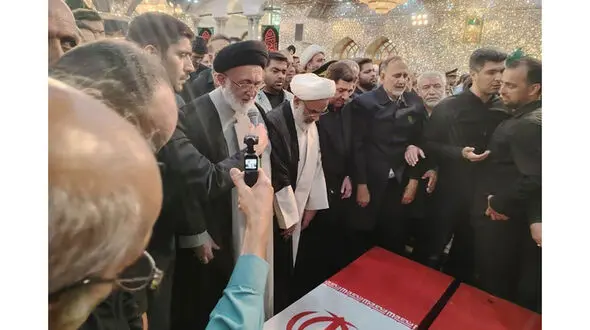  پیکر شهیدان سرلشکر سلامی وسردار شانه‌ئی در شهر ری به خاک سپرده شد