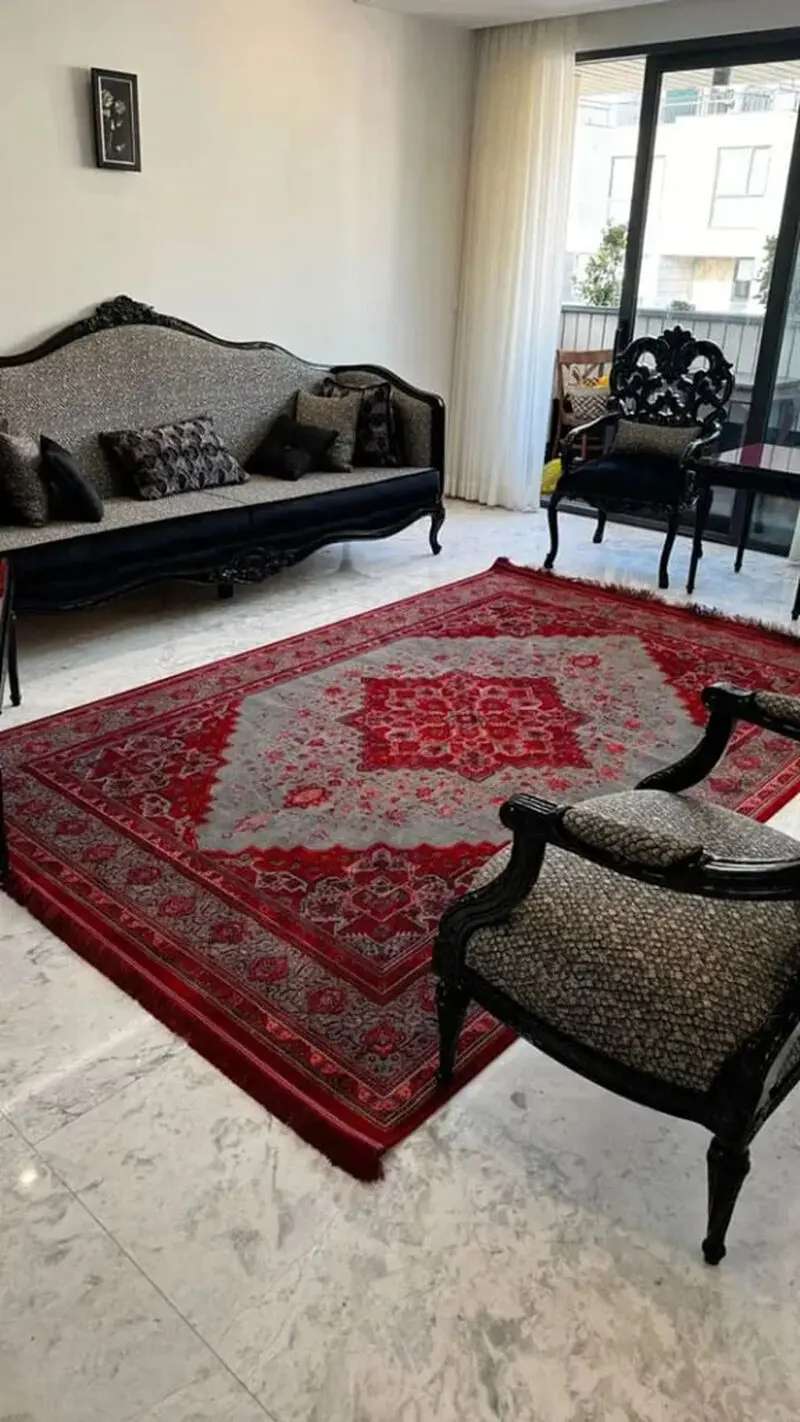 فرش قرمز