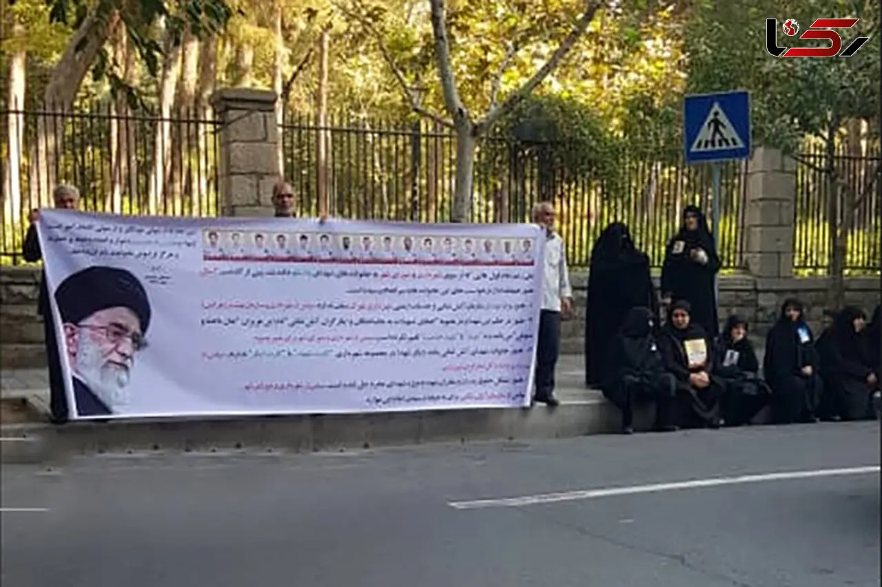 تجمع اعتراضی خانواده های حادثه پلاسکو مقابل شهرداری تهران + عکس