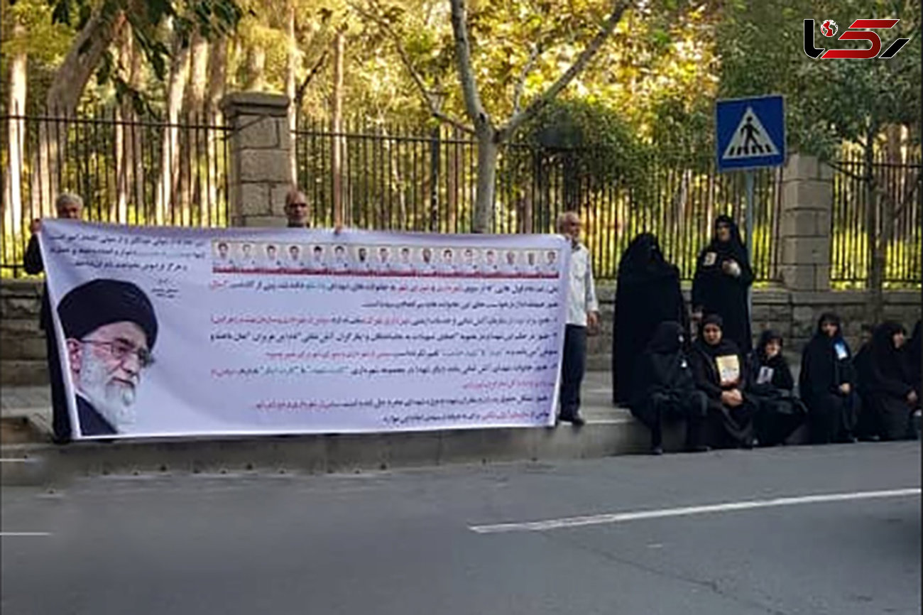 تجمع اعتراضی خانواده های حادثه پلاسکو مقابل شهرداری تهران + عکس