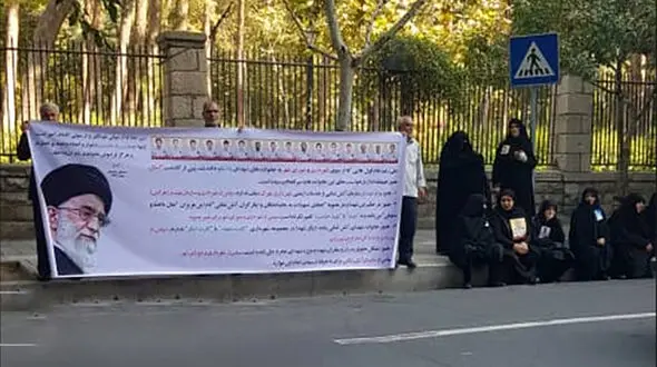 تجمع اعتراضی خانواده های حادثه پلاسکو مقابل شهرداری تهران + عکس