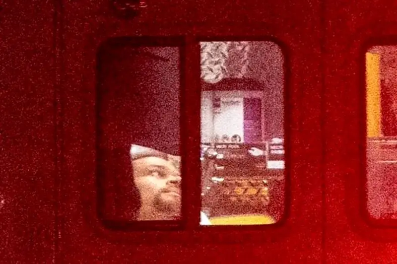 فرد تیرانداز در مراسم شام خبرنگاران