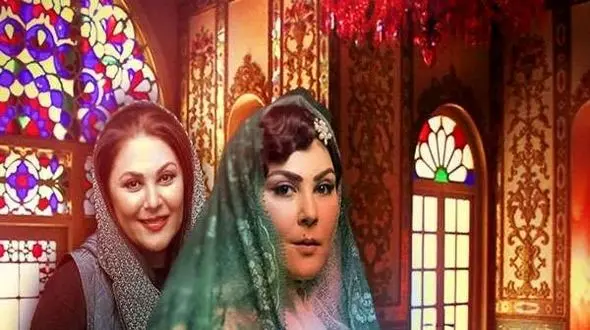 فیلم / نگاهی به دکوراسیون پرهیاهو و رنگارنگ خانه لاله اسکندری  با حضور بهنوش بختیاری دده خانم بامداد خمار، نسرین مقانلو و نرگس محمدی /  از بوفه‌ای پر از ظروف چین تا  ... از همه جاش یه چیزی آویزونه ...