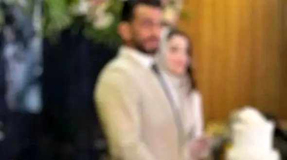 نگاهی به دیزاین شیک و زیبای سفره عقد حسن یزدانی با همسر آذری زبانش و رونمایی از گل آرایی جذاب با اول اسم عروس و داماد+عکس