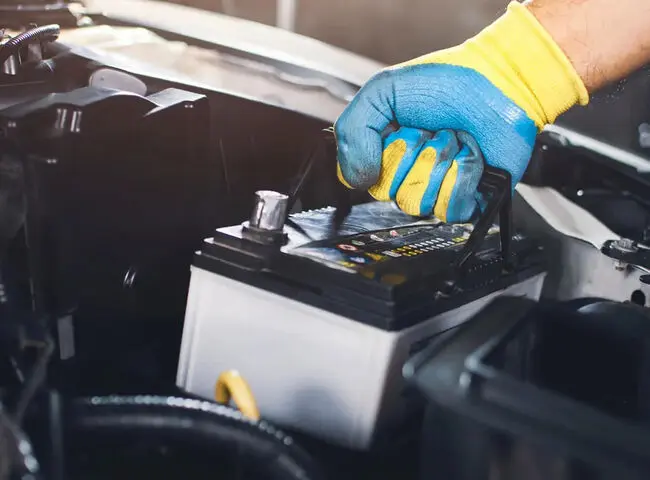 هشدار به رانندگان / آیا جدا کردن سر باتری هنگام پارک طولانی‌مدت خودرو کار درستی است؟