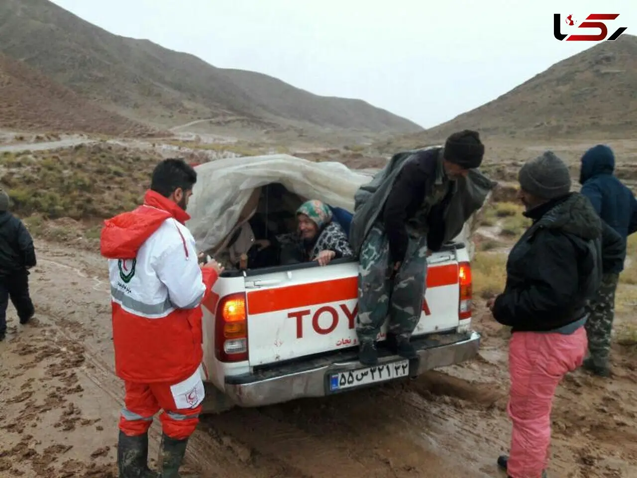  11 اسفراینی از مرگ نجات یافتند+ عکس
