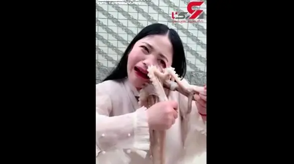 چسبیدن حیوان چندش آور به صورت دختر جوان چینی + فیلم