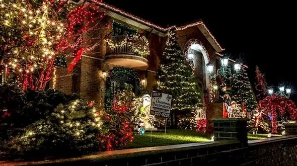 هنرنمایی در تزئین منازل و مغازه ها برای کریسمس + گزارش تصویری