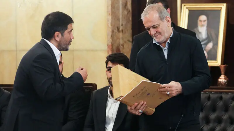 مسعود پزشکیان پیش از ظهر امروز سه‌شنبه ۸ مهر ۱۴۰۴، در مراسم تجلیل از مدال‌آوران، کادر فنی و مسئولان تیم‌های ملی کشتی آزاد و فرنگی