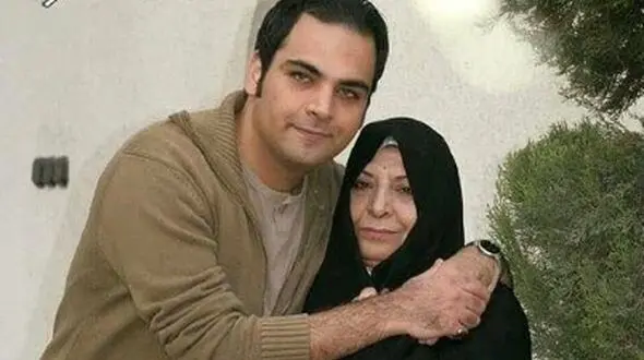 آقای احسان علیخانی من چرا باید به شما دختر بدم که پدر و مادرت ...../ اونها انتخاب اشتباه داشتند...... کاش یاد بگیریم آدم ها .....