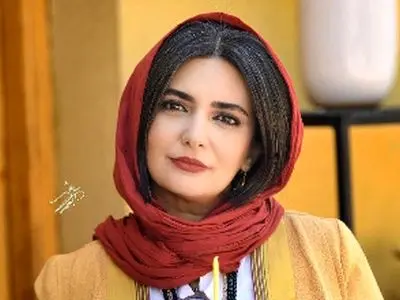 فیلم / لیندا کیانی : من با لباس پسرونه بزرگ شدم چون .../ مامانم یه اتاق پر از لباس دخترونه و لاک چیده بود اما من ...مقصر من نبودم ... تا اینکه باز دخترونه ....