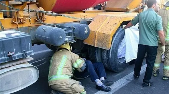 جزئیات  له شدن زن تهرانی زیر چرخ های کامیون حمل سیمان  + عکس 