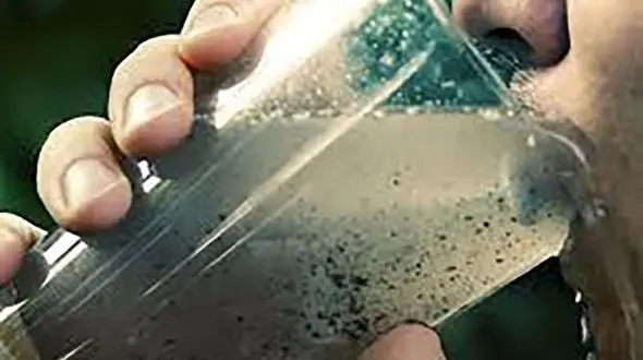  10 تا 15 درصد مردم ایران در طول زندگی خود به سنگ کلیه دچار می شوند/با خوردن آب بی کیفیت به این بیماری ها مبتلا می شوید