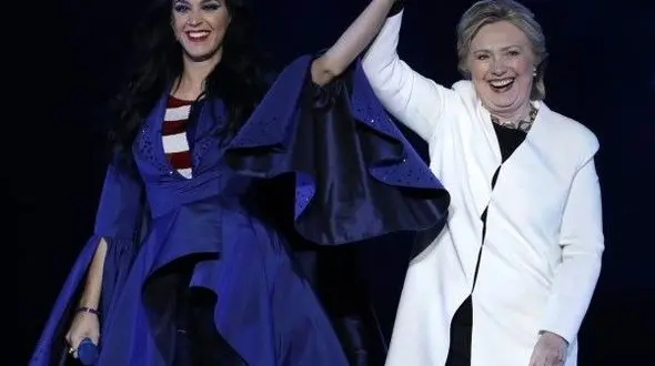 کار خیرخواهانه خواننده زن جوان + عکس