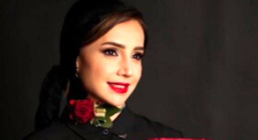 مقایسه دیزاین مینیمال خانه‌ی پرنور و دلباز شبنم قلی‌خانی در دُبی با چیدمانه ایرانی‌پسند منزلش در تهران با مبلمان رنگ شکلاتی