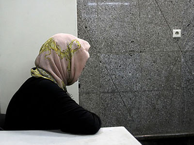 من زن شوهردارم 6 سال است مردی به زور با من ارتباط سیاه دارد /  با فیلم های رابطه هایمان  مجبورم تحت سلطه اش باشم + نظر کارشناس