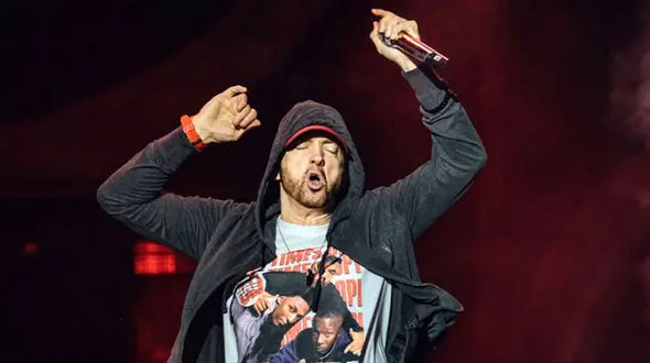 واکنش خواننده معروف به خاطر شلیک گلوله در اجرای زنده کنسرتش