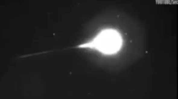 لحظه نابود کردن ماهواره جاسوسی فرازمینی ها در مدار زمین + فیلم