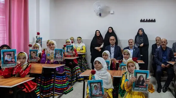 وزیر آموزش و پرورش نیمکت‌‌نشین شد + عکس
