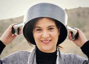 نگاهی به چیدمان خانه زیبای ریما رامین‌فر « همای پایتخت » وامیر جعفری/ از حیاط سرسبز و مبلمان کلاسیک تا کتابخانه پر از کتاب