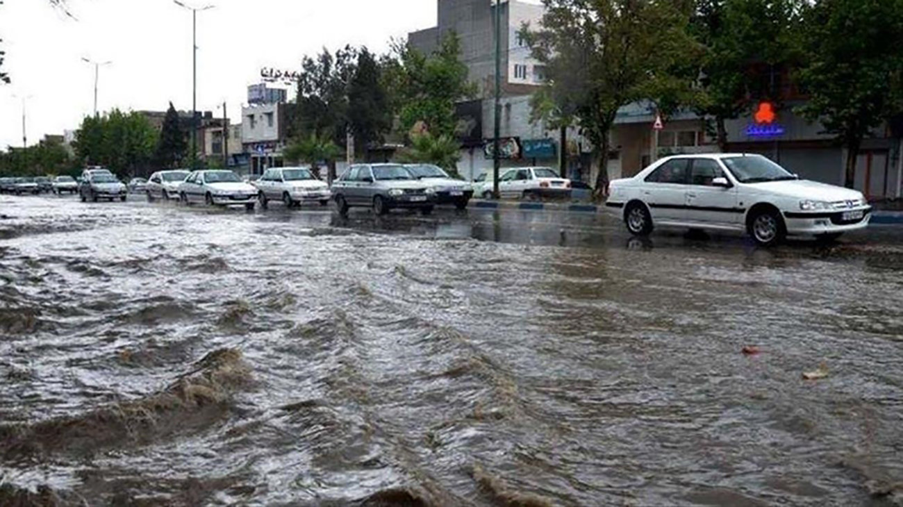 آبگرفتگی و سیلاب در بندرگز/ به ۲۰ نفر امدادرسانی شد