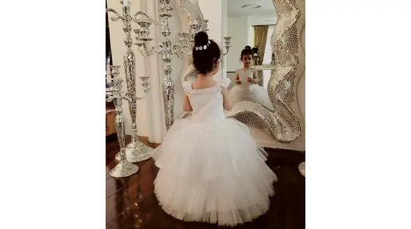 دختر خواننده معروف در لباس عروس +عکس