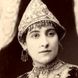 نقاشی جالب ناصرالدین شاه قاجار از زیباترین زن حرمسرایش با موهای گل زده و لباس بلند در حوضخانه/ شاه قاجار باینکه ناخوش بوده ولی همچنان ذوقش بجا بوده ...