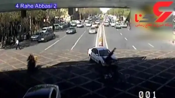 تصادف موتور سوار در چهارراه عباسی+ فیلم