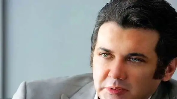 فیلم/ اعتراف تکان‌دهنده حسام نواب‌صفوی: من باعث مرگ مادرم شدم.../ بار گناه روی دوش.../ هیچوقت نگاه‌های آخر مادرم رو.../ زندگی برایم زیبایی ندارد...!