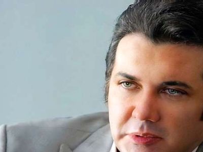 فیلم/ اعتراف تکان‌دهنده حسام نواب‌صفوی: من باعث مرگ مادرم شدم.../ بار گناه روی دوش.../ هیچوقت نگاه‌های آخر مادرم رو.../ زندگی برایم زیبایی ندارد...!