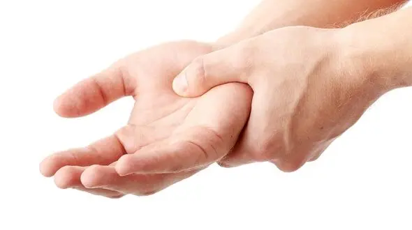 چرا انگشتان دست گزگز می کنند؟