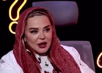 فیلم / بهاره رهنما: عضو نزدیک خانواده‌ام به‌خاطر حجاب بلاکم کرد!