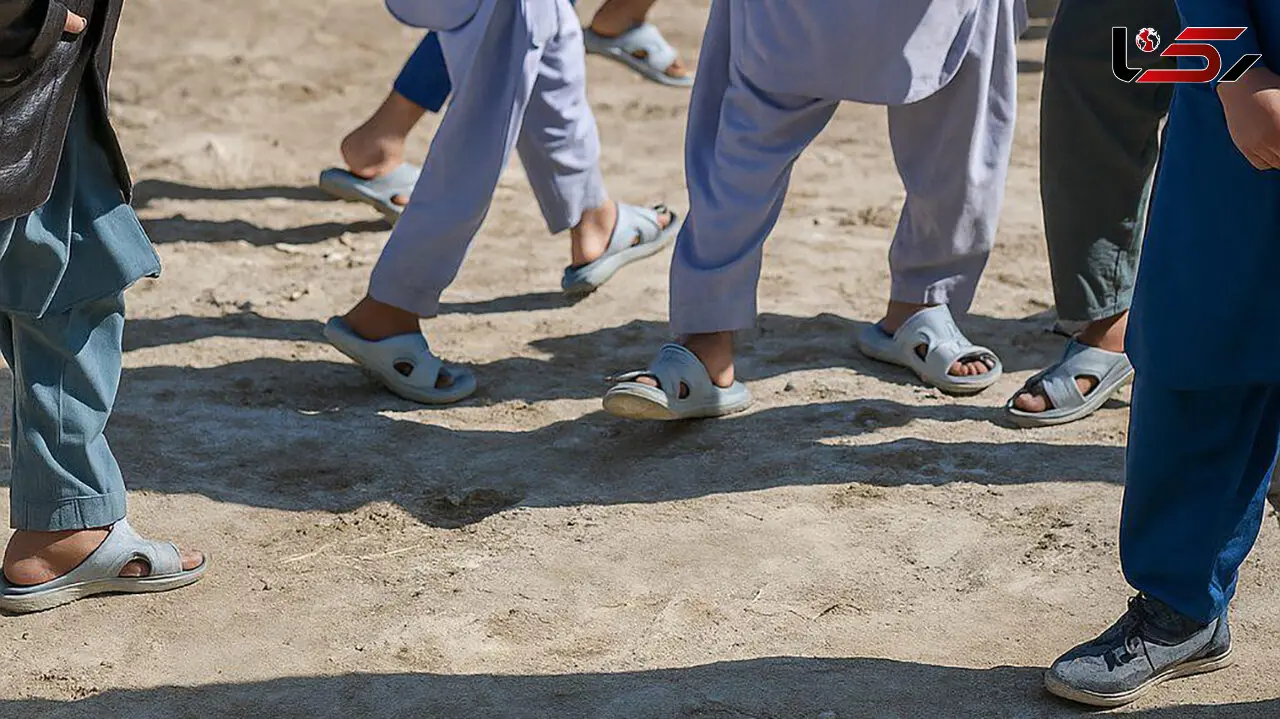 روز اول مهر، دانش‌آموزان بدون کیف و کفش را از مدرسه ای روستایی در سیستان و بلوچستان بیرون کردند ! + صوت یکی از والدین