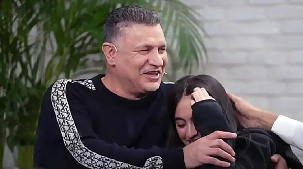 فیلم شوخی عجیب دختر علی دایی بااو / نمیتونم بگم تو خونه چی صدام می کنه 