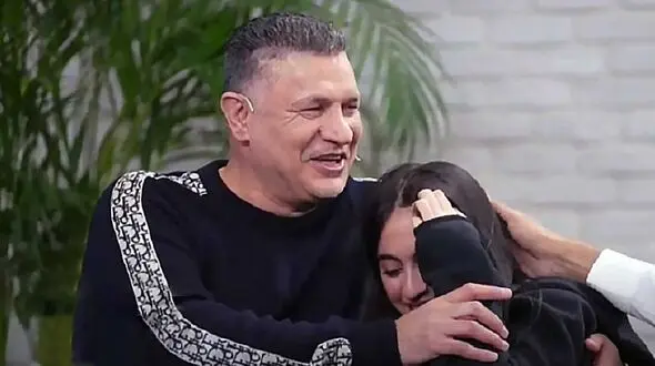 فیلم شوخی عجیب دختر علی دایی بااو / نمیتونم بگم تو خونه چی صدام می کنه 