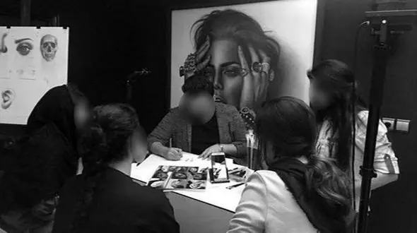 دختران تهرانی در این کلاس نقاشی مختلط نیمه عریان بودند! / پلیس امنیت  فاش کرد + عکس