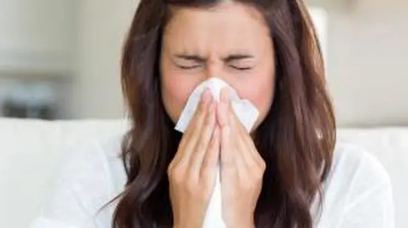 علت آبریزش بینی و عطسه در صبح!