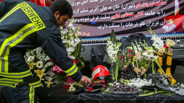 ادای احترام به شهدای آتش‌نشان حادثه پلاسکو +عکس