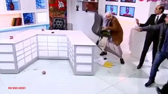 کتک کاری شدید 2 کارشناس در برنامه زنده ! + فیلم و عکس