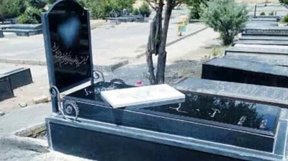 بررسی سنگ قبرها و مراسم عزاداری عجیب در بهشت زهرا + فیلم