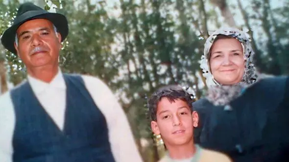 بهرام افشاری: من از ننه بابام خیر و محبتی ندیدم آرزو به دل ماندم! در ازای 30 هزار تومن 6 بار خون دادم/بازیگری که فعل خواستن را به خوبی صرف کرد