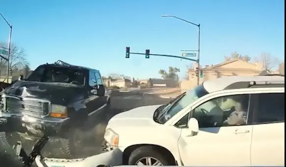 لحظه‌ای غفلت، یک استخوان تی؛ تصادفی وحشتناک در برابر دوربین