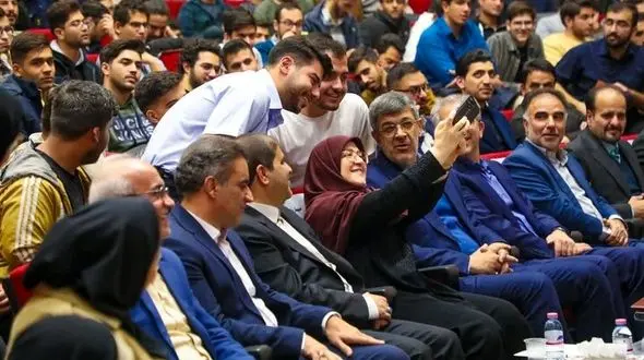  سخنگوی دولت : من به دلیل داشتن سیم‌کارت سفید، مردم را از خود رنجاندم و عذرخواهی می کنم/ پیگیری شش پروژه کلیدی توسط رئیس جمهور