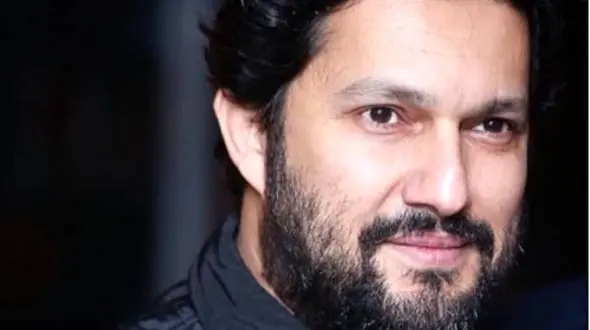 فیلم / حامد بهداد: دنبال یه کسی ام که .... / دنبال یه معجزه ای ام که .... /  تاریکی ها و حقارت ها باید .... 