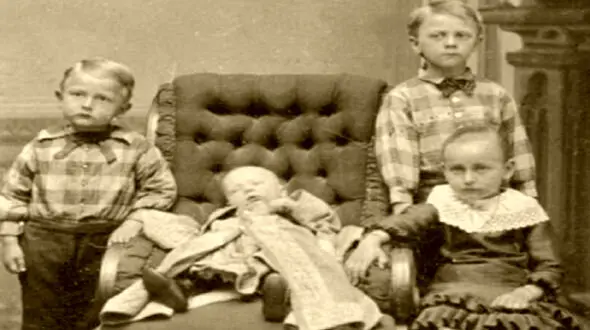  عکس‌های یادگاری که بوی مرگ می‌دهند / 16+ 