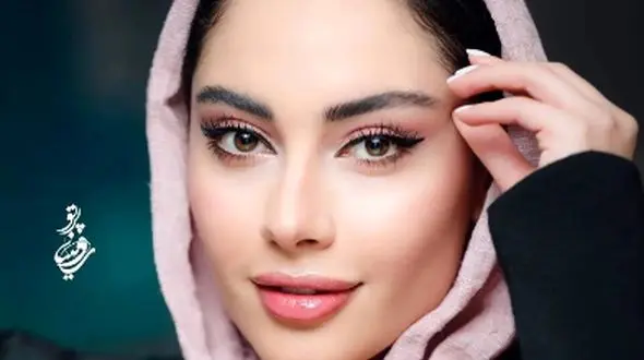 نگاهی به مانتو مزونی با طراحی خاص ترلان پروانه بازیگر جوان؛ آبی روشن بهشون خیلی میاد