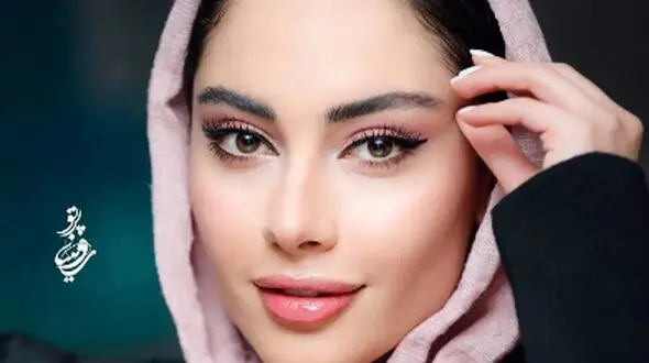 نگاهی به مانتو مزونی با طراحی خاص ترلان پروانه بازیگر جوان؛ آبی روشن بهشون خیلی میاد