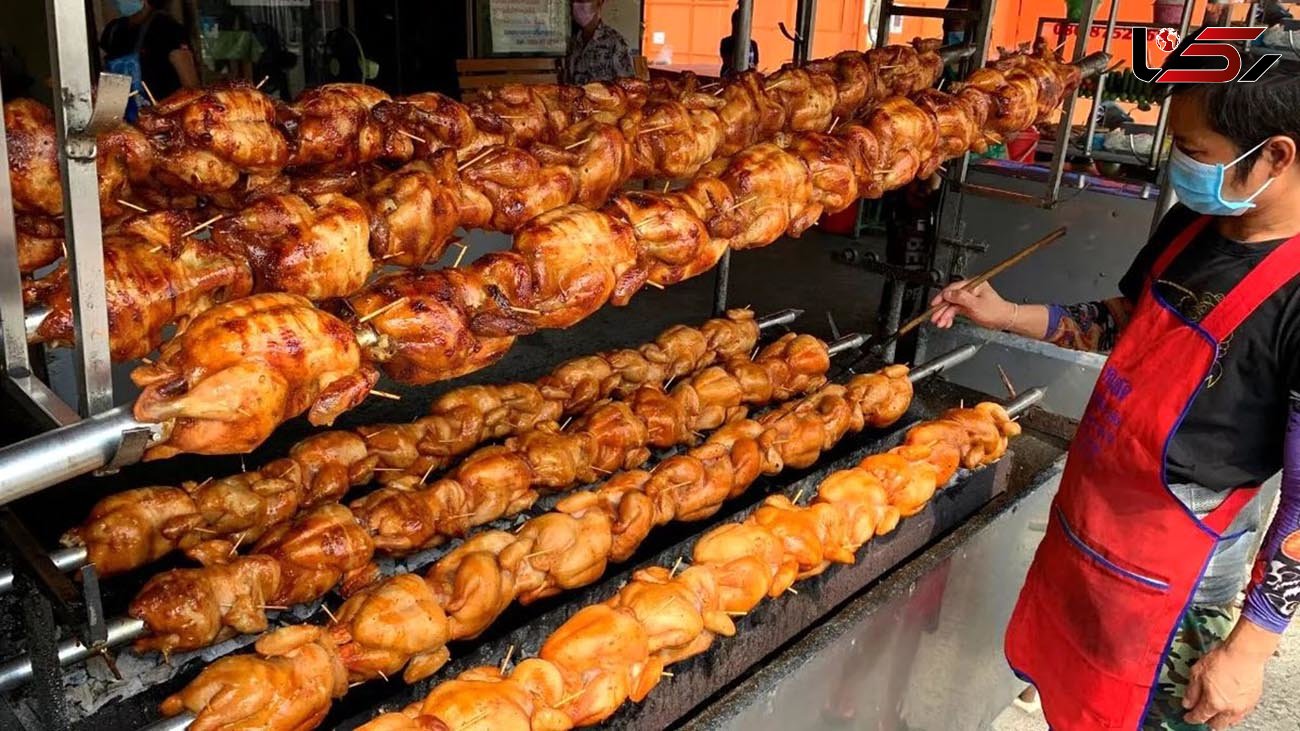 فیلم غذای خیابانی در تایلند/ آماده کردن 200 مرغ کبابی زغالی شگفت انگیز در بانکوک